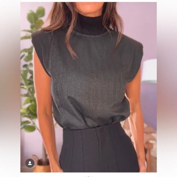 Zara RIBBED TOP WITH SHOULDER PADS Size Medium - Picture 1 of 13